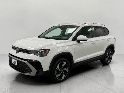 Used 2025 Volkswagen Taos SE AWD/4WD image 9