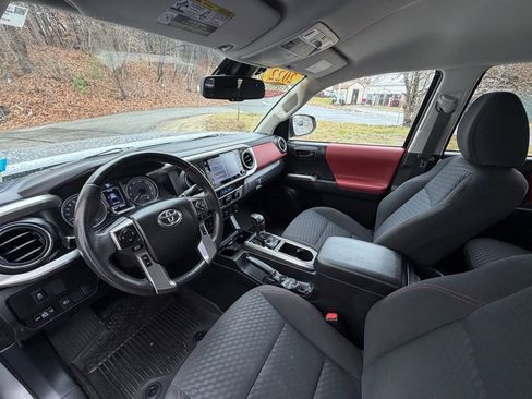 Used 2022 Toyota Tacoma SR5 image 6