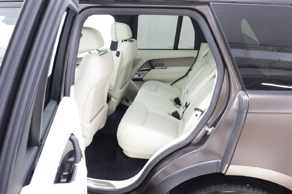 New 2026 Land Rover Range Rover SE AWD/4WD image 17