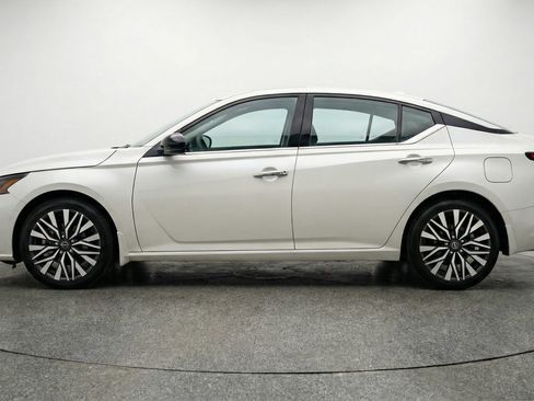 Used 2025 Nissan Altima 2.5 SV image 5