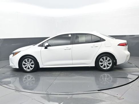 Used 2025 Toyota Corolla LE image 21