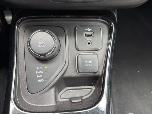 Used 2020 Jeep Compass Limited AWD/4WD image 28