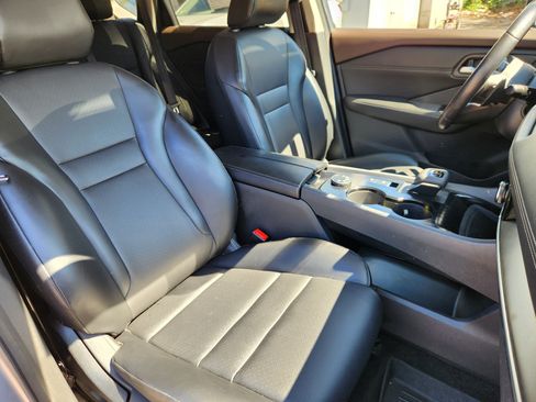 Certified 2022 Nissan Rogue SV w/ SV Premium Package AWD/4WD image 14