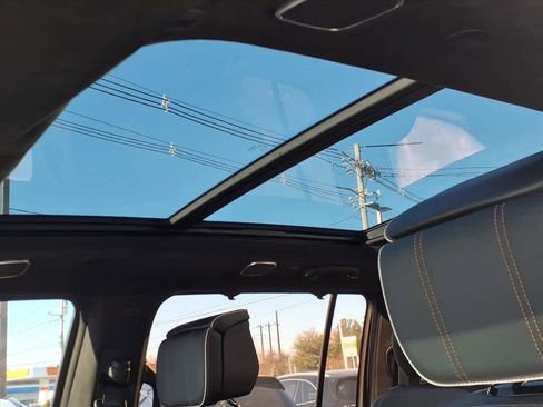 Used 2022 Jeep Grand Wagoneer Series III image 16