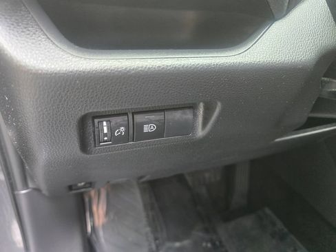 Used 2022 Toyota RAV4 LE AWD/4WD image 18