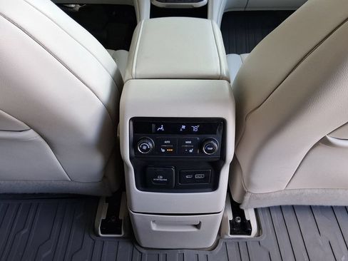 Used 2021 GMC Acadia Denali w/ Denali Technology Package FWD image 24