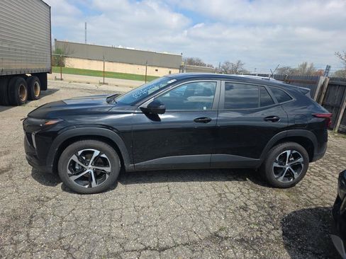 Used 2024 Chevrolet Trax RS w/ Driver Confidence Package FWD image 6
