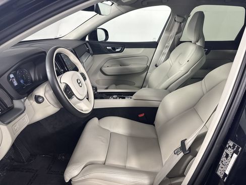 Used 2019 Volvo XC60 T6 Momentum w/ Multimedia Package AWD/4WD image 10