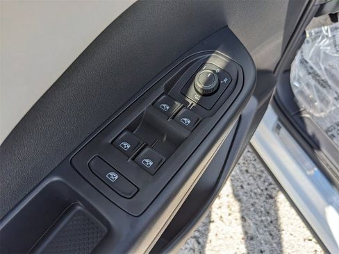 New 2025 Volkswagen Taos SE image 20