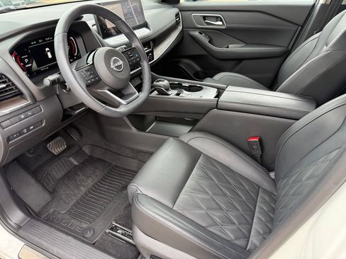 Certified 2024 Nissan Rogue Platinum w/ Platinum Premium Package FWD image 9