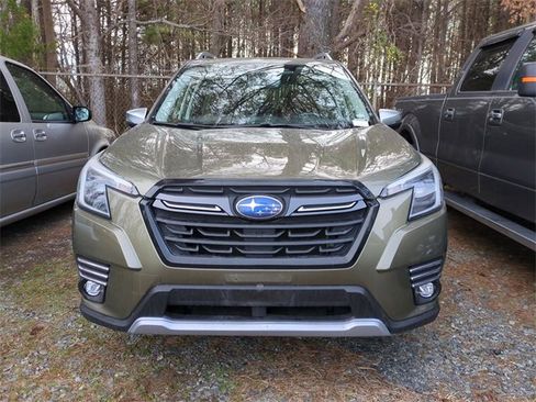Used 2023 Subaru Forester Touring image 3