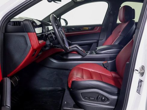 Certified 2025 Porsche Cayenne GTS image 5