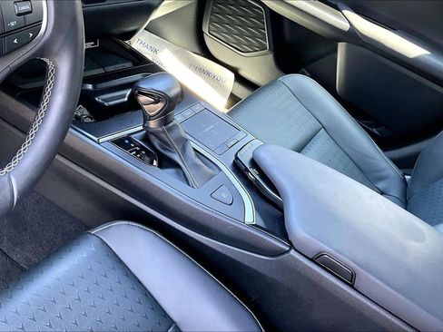 Used 2022 Lexus UX 200 w/ Accessory Package (Z2) FWD image 10