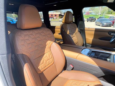 Used 2025 Nissan Armada Platinum Reserve AWD/4WD image 10