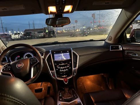 Used 2016 Cadillac SRX Luxury image 4