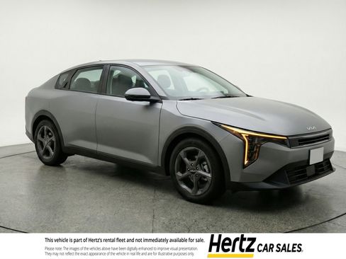 Used 2025 Kia K4 LXS image 1