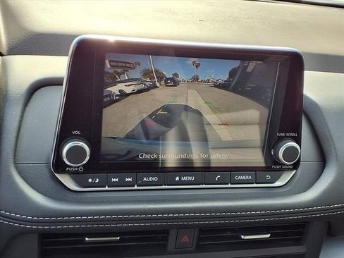 Used 2023 Nissan Rogue SV w/ SV Premium B Package image 6