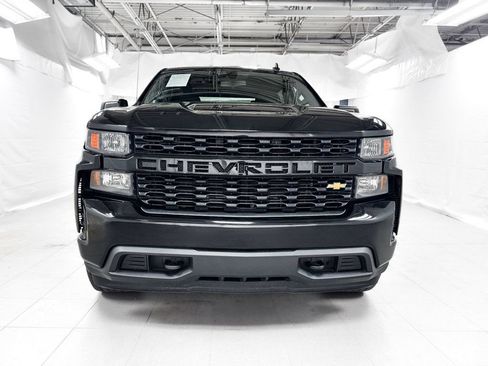 Used 2020 Chevrolet Silverado 1500 Custom w/ Custom Value Package AWD/4WD image 2