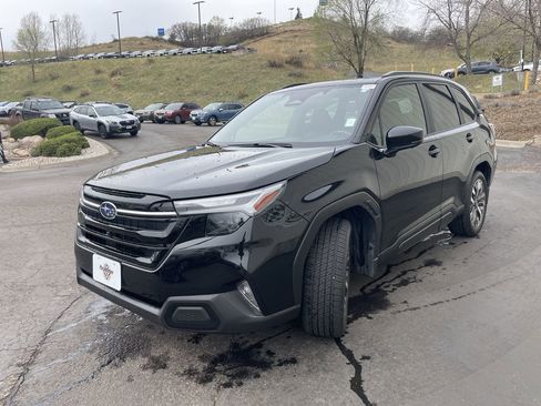 Used 2025 Subaru Forester Touring w/ Popular Package - Touring image 3