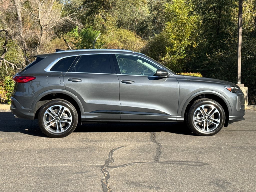 New 2025 Audi Q5 Premium w/ Convenience Package AWD/4WD image 4