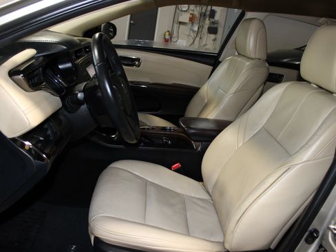 Used 2014 Toyota Avalon XLE FWD image 23