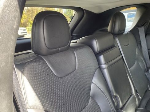 Used 2019 Jeep Cherokee Limited w/ Luxury Group image 35