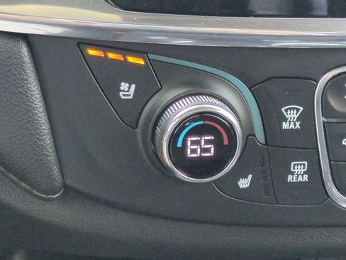Used 2023 Chevrolet Traverse High Country FWD image 28
