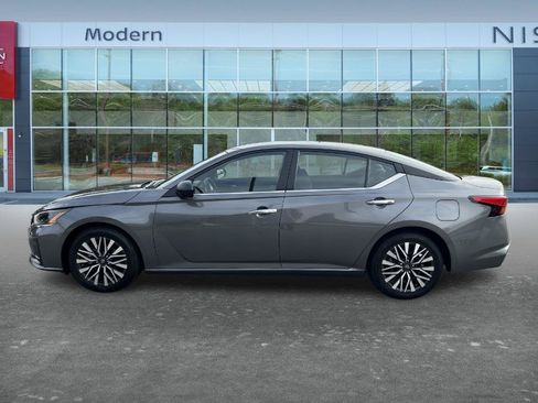 Certified 2025 Nissan Altima 2.5 SV FWD image 8