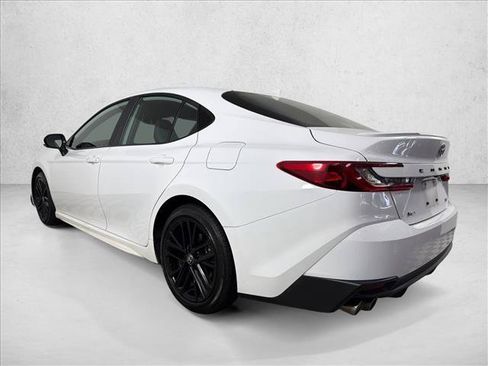 Used 2025 Toyota Camry SE w/ Convenience Package FWD image 5