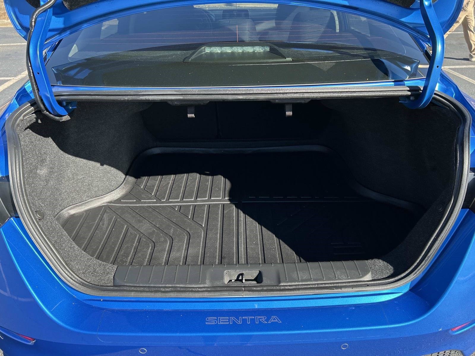 Used 2022 Nissan Sentra SR w/ Trunk Package FWD image 9