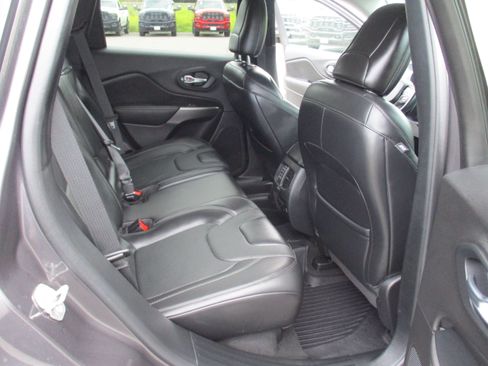 Used 2019 Jeep Cherokee Limited AWD/4WD image 14