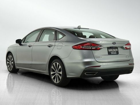 Used 2020 Ford Fusion SE image 3
