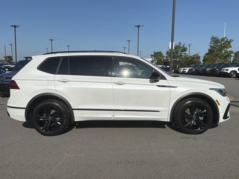 Used 2023 Volkswagen Tiguan SE R-Line FWD image 6
