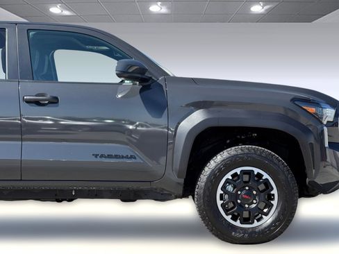 Used 2025 Toyota Tacoma TRD Off-Road AWD/4WD image 33