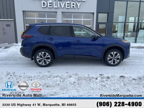 Used 2021 Nissan Rogue SV image 10