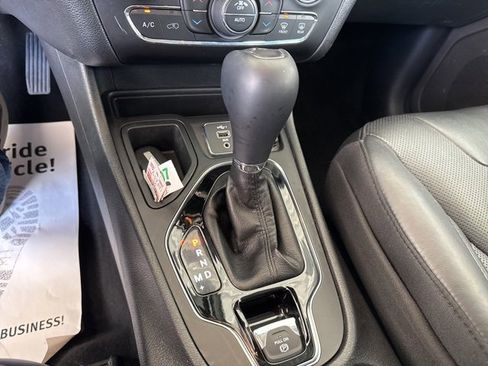 Used 2020 Jeep Cherokee Limited image 23