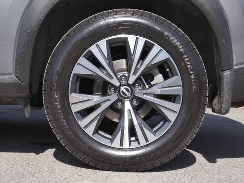 Used 2023 Nissan Rogue SV image 4