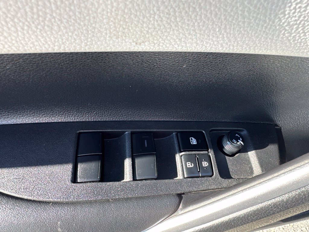 Used 2022 Toyota Corolla Cross L FWD image 23