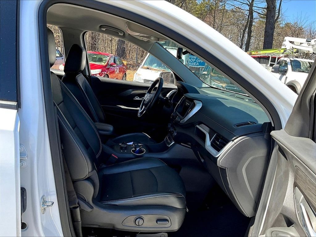 Used 2024 GMC Terrain SLT AWD/4WD image 14