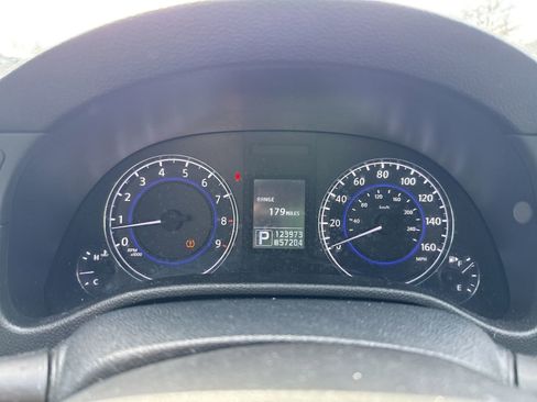 Used 2010 INFINITI G37 X w/ Premium Pkg image 16