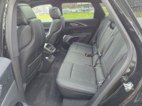 Used 2025 Cadillac Lyriq Sport image 16