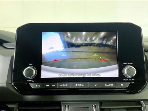 Used 2025 Nissan Pathfinder S image 30