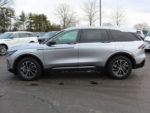 New 2025 Lincoln Nautilus Premier image 6