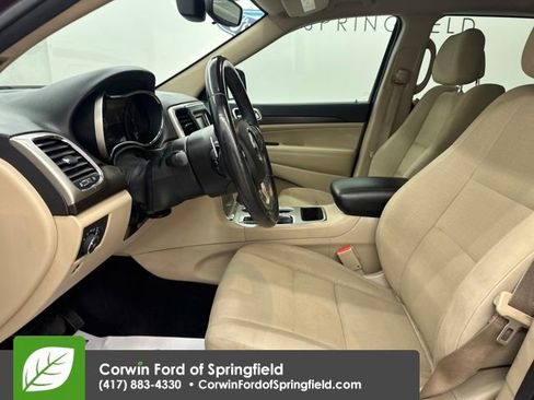 Used 2017 Jeep Grand Cherokee Laredo image 30