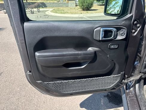 Used 2021 Jeep Wrangler Unlimited Rubicon w/ Cold Weather Group AWD/4WD image 10
