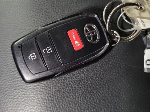 Used 2025 Toyota Tacoma TRD Off-Road AWD/4WD image 22