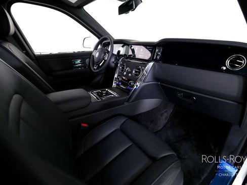 Used 2026 Rolls-Royce Cullinan AWD/4WD image 37