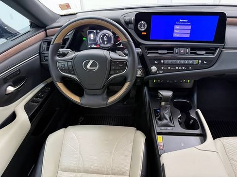 Used 2025 Lexus ES 300h w/ Technology Package FWD image 32