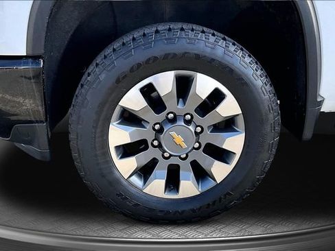 Used 2023 Chevrolet Silverado 2500 Custom w/ Infotainment Package image 32