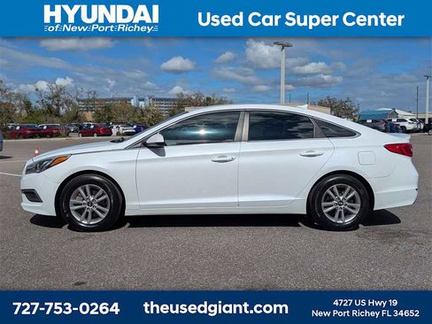 Used 2016 Hyundai Sonata SE image 2
